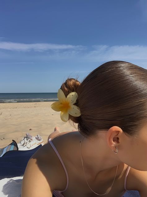 hairstyles, summer hair, slicked back hairstyles, claw clip, summer, beach, tanning, sea, seaside Flower Claw Clip, Claw Clips, Claw Clip, At The Beach, Hair Clips, The Beach, Hairstyles, Hair, Beauty