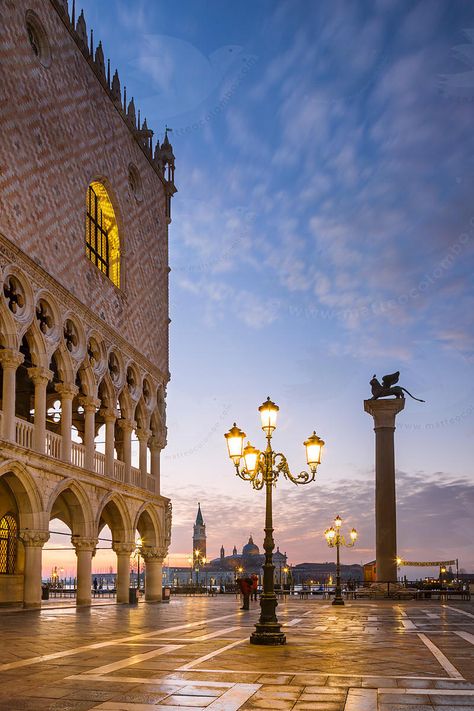 Traveling to Venice? Check out top travel tips for Venice:  www.travelthingstodo.com Padua Italy, St Marks Square, Doges Palace, Italian Vacation, Italy Photo, Grand Canal, Italy Vacation, Incredible Places, Vacation Places