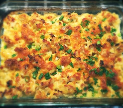 This recipe for Low Carb Creamy Smoked Haddock Cauliflower Casserole is brought to you by LowCarbBabe.com and includes FREE DOWNLOAD and FREE 7-DAY LOW CARB MEAL PLAN Smoked Haddock Recipes, Fish Recipes Healthy Tilapia, Keto Pescatarian, Smoked Cod, Cauliflower Bake, Haddock Recipes, Fish Meals, Light Lunches, Smoked Haddock