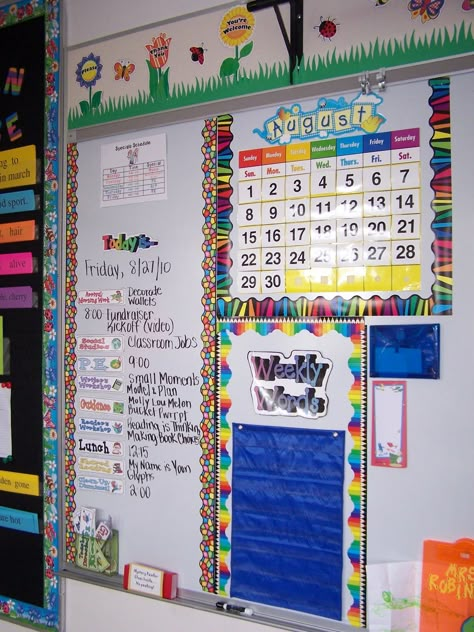 sectioning... perhaps by the smartboard? Organization Sheets, White Board Ideas, Classroom Jobs Display, Board Organization, Teaching Organization, Classroom Organisation, 3rd Grade Classroom, Classroom Jobs, Class Room