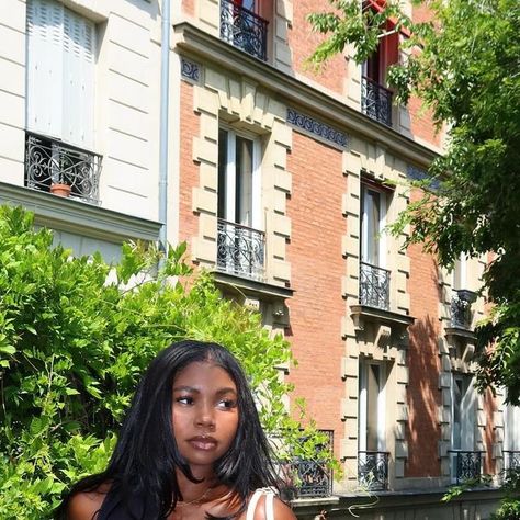 Clarke Peoples on Instagram: "lunch in montmartre 🤎" Clarke Peoples, Fall 24, Straight Hair, My Vibe, Hair Inspo, Straight Hairstyles, Essence, Hair, On Instagram