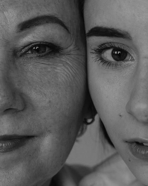 Mother Daughter Photography Poses, Mom Daughter Photography, Mom Daughter Photos, Mother Daughter Poses, Generations Photography, Daughter Photo Ideas, Mother Daughter Pictures, Mother Daughter Photoshoot, Mother Daughter Photos