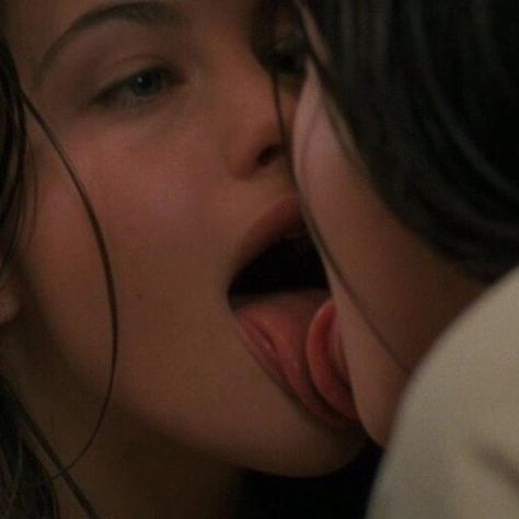 Jennifer's Body Kiss, All Cheerleaders Die, Jennifer's Body Aesthetic, Alissa Salls, Tongue Kissing, Stealing Beauty, Jennifer's Body, A Nightmare On Elm Street, Liv Tyler