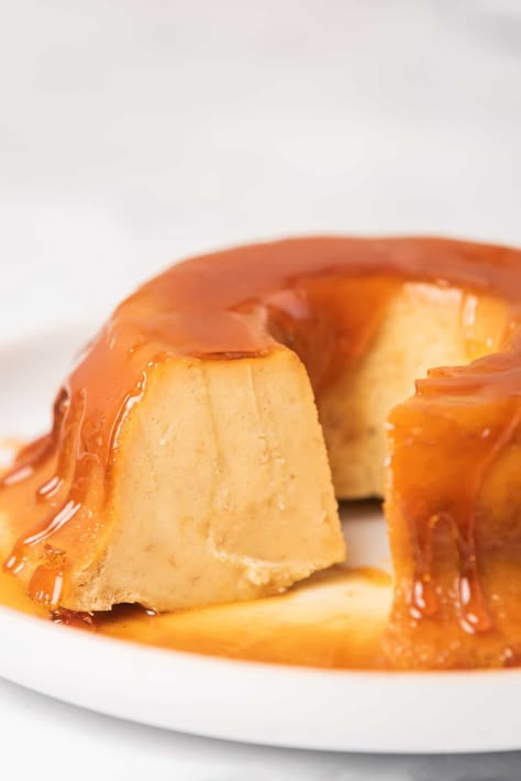 Flan de queso (or cream cheese flan) is simply irresistible. It has a creamy texture and caramel sauce that’ll make you beg for seconds. Flan With Cream Cheese, Mexican Flan Recipe, Instant Pot Cheese, Cheese Flan Recipe, Creamy Flan, Adorable Desserts, Cream Cheese Flan, Mexican Flan, Cheese Flan