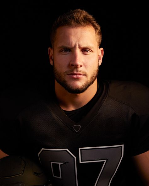 Nick Bosa Wallpaper, Nick Bosa, Scruffy Men, Nike Shirt, Sitges, Ohio State Buckeyes, Athletic Men, Sport Man, San Francisco 49ers