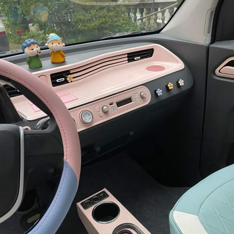 Pastel Car Interior, Kawaii Car Interior, Mini Car, Cool Car Accessories, Car Deco, Girly Car, Cute Car Accessories, Car Personalization, Car Mods