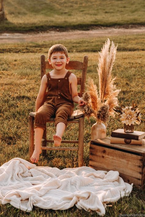 Toddler Boy Vintage Boho Field Photoshoot, Connecticut Photographer Boho Fall Mini Session, Outdoor Fall Photoshoot Setup, Fall Mini Sessions Set Up, Vintage Family Photoshoot, Sesion Ideas, Props For Photoshoot, Outdoor Photo Props, Fall Photo Booth, Photoshoot Set