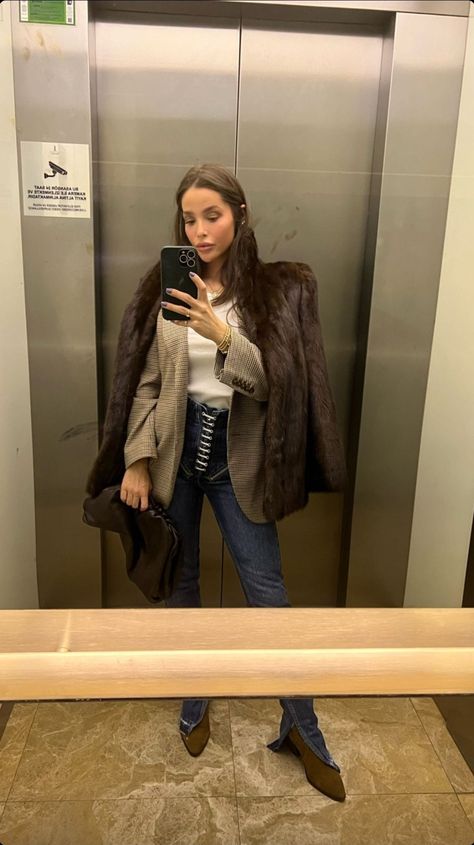 Brown Fur Coat Outfit, Brown Fur Coat, Fur Coat Outfit, Cool Girl Outfits, Travel Winter, Nashville Outfits, Autumn Fits, Ski Fashion, Coat Outfits