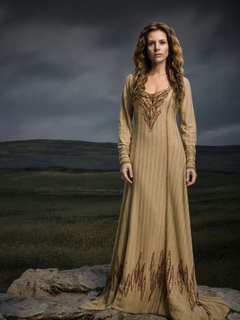 #Vikings - Siggy Siggy Vikings, Vikings Series, Vikings Lagertha, Vikings Season, Viking Series, Vikings Tv Series, Vikings Tv Show, Vikings Ragnar, Viking Dress