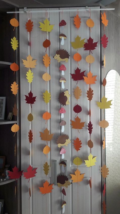 3d Fall Tree On Wall Classroom, Fall Decorations Classroom, Autumn School Decoration, Classroom Fall Crafts, Fall Decorations For Classroom, Autumn Craft Ideas For Kids, Halloween Mantle Ideas, Cozy Romantic Bedroom, Autumn Front Porch