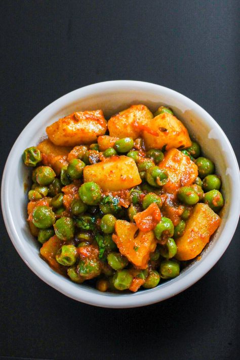 50+ Indian Sabzi Recipes (Dry Vegetables) - Spice Up The Curry Aloo Sabzi, Bharta Recipe, Restaurant Style Recipes, Punjabi Food, Dried Vegetables, Paneer Recipes, Spice Recipes, Vegetarian Dinner, Authentic Recipes