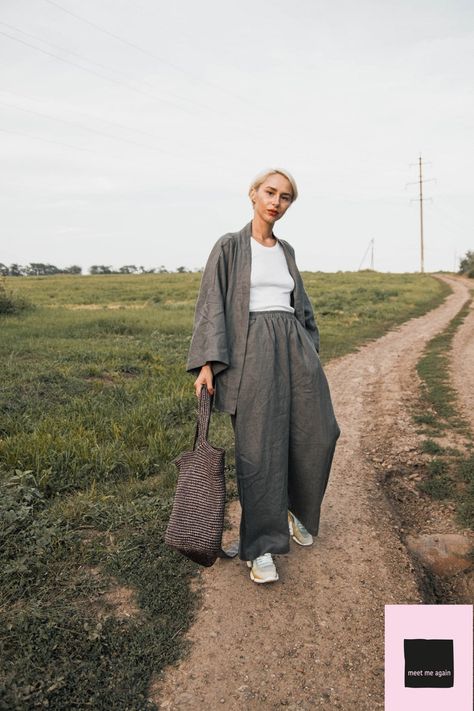 Grey Kimono Outfit, Linen Travel Outfit, Grey Linen Pants Outfit, Kimono And Pants Set, Grey Linen Suit, Pantsuit Outfit, Kimono Linen, Linen Suits Women, Paris Inspiration