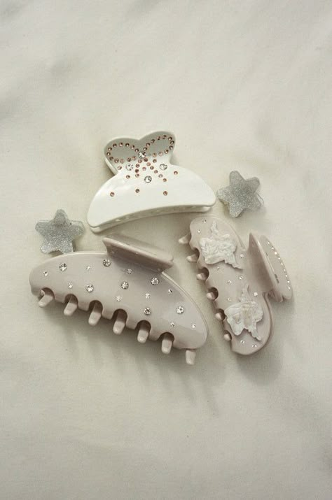 Emijay Hair Clip, Emi Jay Hair Clip, Rhinestone Designs Templates, Emi Jay, Fashion Boards, Aesthetic Journal, Hair Accessories Collection, Halo Hair, Clip Hairstyles