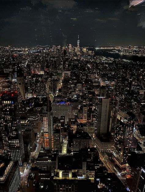 New York view at nighttime // New York sky view Nyc Astethic Night, New York Aethstetic, Mew York City Aesthetic, Manhattan Aesthetic Wallpaper, Ny Night Aesthetic, Nyc Aesthetic Dark, Nevaeh Aesthetic, New York Manhattan Aesthetic, New York Dark Aesthetic