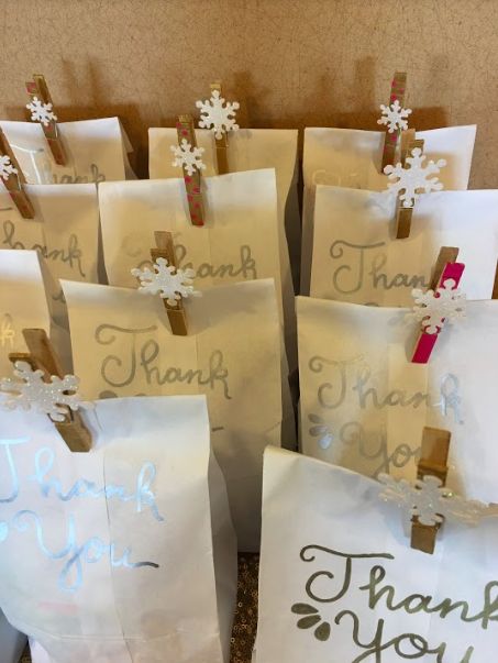 Winter Onederland Party Activities, Diy Winter Onederland Decorations, First Birthday Goody Bag Ideas, Winter Wonderland Goodie Bags, Pink Winter Party, Winter Onederland Goodie Bags, Winter Onederland Party Favors, Winter Birthday Ideas, Winter Onederland Birthday Party Favors