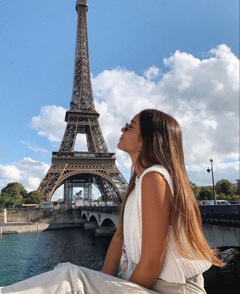 Elegantes Party Outfit, Aina Simon, Paris Trip Outfits, Eiffel Tower Pictures, Paris Photo Ideas, Paris Travel Photography, Europe Travel Outfits, Paris Dream, Disney Paris