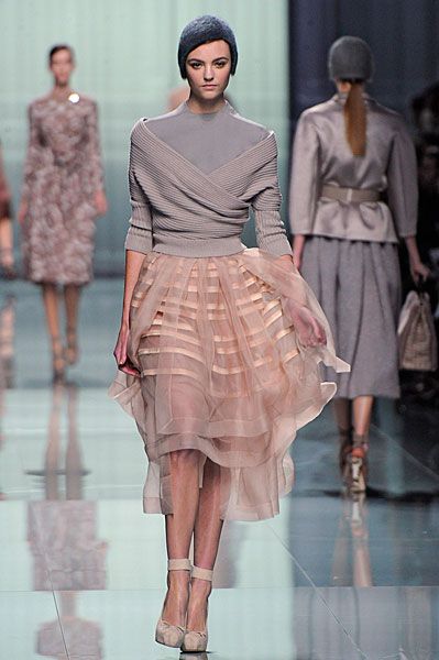 A dance-inspired look from Christian Dior autumn/winter 2012.....new Ballet Beautiful uniform? Ballerina Inspired Outfit, Ballet Inspired Fashion, Sunday Clothes, Ballerina Outfit, Tulle Skirts, Ballet Beautiful, Classy Women, Womens Fashion Trends, Runway Fashion