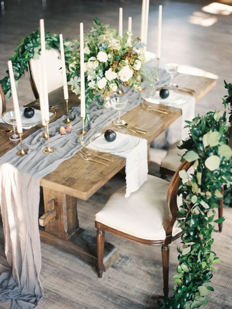 Romantic + rustic  garland and floral covered table decor: Photography: Carretto Photo - http://www.carrettophoto.com/ Rustic Wedding Decorations, Elegant Wedding Reception, Wedding Table Decorations, Gray Weddings, Wedding Table Settings, Wedding Tablescapes, Sweetheart Table, Trendy Wedding, Wedding Tips