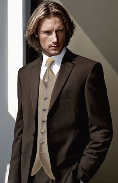 Noivo | Groom  | Taupe wedding | Brown wedding | Rustic wedding Brown Tux, Chocolate Brown Suit, Brown Tuxedo, A Man In A Suit, Mens Wedding Attire, Man In A Suit, Brown Suit, Groom Tuxedo, Slim Fit Tuxedo