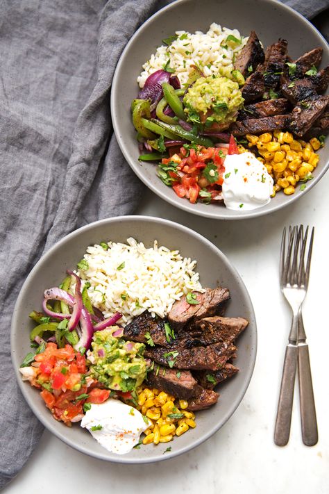 Garlic Lime Rice, Steak Rice Bowl, Beef Snacks, Rice Bowl Recipes, Corn Grilled, Steak Rice, Mexican Steak, Fajita Bowl, Fajita Bowls