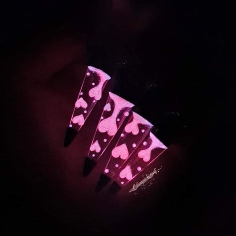 Pink Lava Lamp Nails, Lava Nails Acrylic, Lava Lamp Acrylic Nails, Lava Lamp Nail Designs, Lava Lamp Nail Art, Boujee Nails Designs, Lava Lamp Nails, Nail Freestyle, Lava Nails