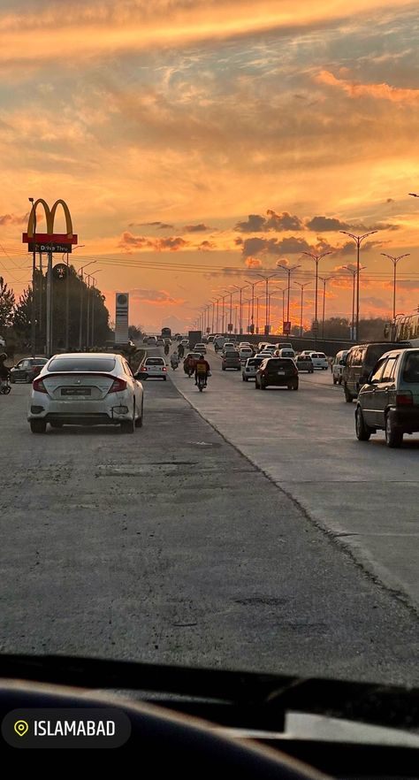 Motorway Snaps Pakistan, Motorway Snaps, Fake Aesthetic, Night Rides Car, Bridal Hijab, Views Video, Islamabad Pakistan, Best Poses For Pictures, Beautiful Views Video