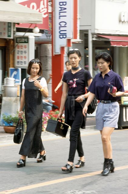 1990s South Korea Street Style: 18 Forgotten Trends All ’90s Koreans Were Obsessed With ~ vintage everyday 90s Japanese Fashion, Korea Street Style, 90s Street Style, Seoul Fashion Week, Seoul Fashion, 90s Outfit, Korean Street, Japanese Street Fashion