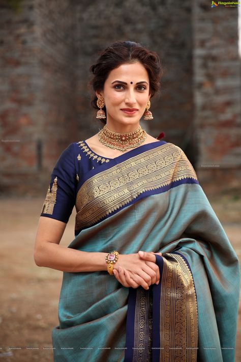 Shilpa Reddy at Gudi Sambaralu 2018 (High Definition) Shilpa Reddy, South Indian Wedding Saree, Indian Wedding Saree, Banarsi Saree, Saree Kanchipuram, Silk Saree Kanchipuram, Modern Saree, Sari Blouse Designs, Desi Wear