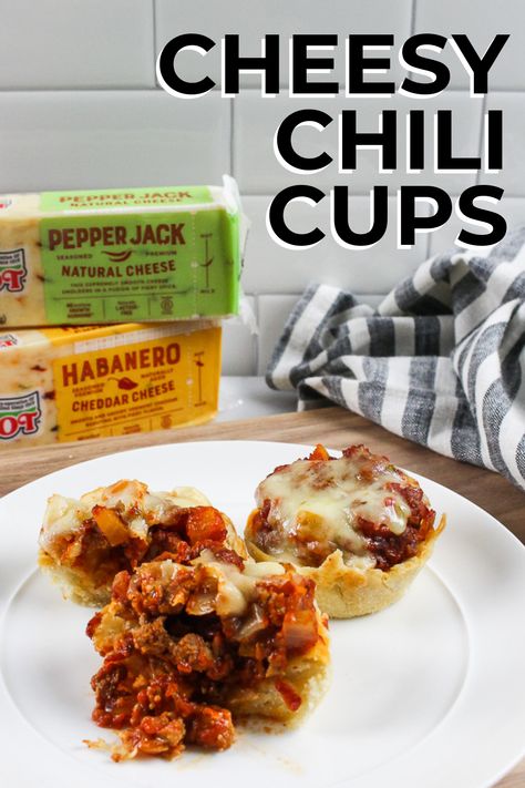 Switch up your dinner routine. These Cheesy Chili Cups are going to become a family favorite recipe. #CabotBudgetMeals #chili #muffins #biscuits #recipe #cheesy Chili Cups, Cheesy Chili, Cheesy Biscuit, Natural Cheese, Biscuits Easy, Biscuits Recipe, Cheesy Recipes, School Lunches, Sheet Pan Recipes