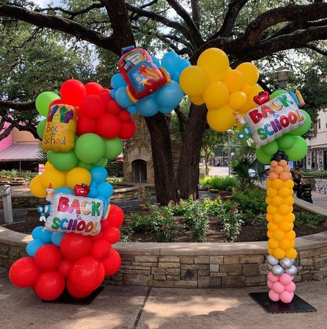 Teacher Appreciation Week Balloon Arch, Kinder Graduation Balloon Arch, Teacher Appreciation Balloon Garland, Pre K Graduation Balloon Arch, Back To School Balloon Arch Ideas, Preschool Graduation Balloon Arch, Pencil Balloon Arch, Back To School Balloon Decor, School Balloon Arch