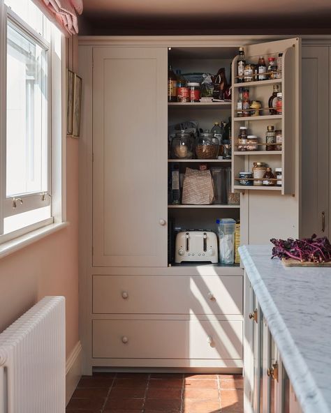 deVOL Kitchens (@devolkitchens) • Instagram photos and videos Devol Kitchens Shaker Style, Kitchen Cabinets Simple, Organised Pantry, Shaker Pantry, Shaker Style Kitchen Cabinets, Shaker Kitchens, Dream Pantry, Pantry Inspiration, Interior Design Instagram