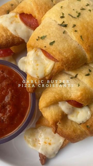 Pizza Croissant, Appetizers For Kids, Croissant Recipe, Shredded Chicken Recipes, Crescent Dough, Pizza Bites, Dessert Pizza, Pizza Rolls, Easy Pizza