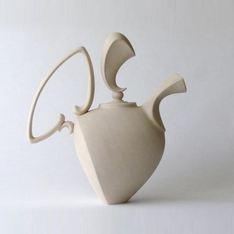 Arcillosos 𐃭 𐃢 𐃡 on Instagram: “Artist Jaroslav Hrustalenko | Follow→ @arcillosos for daily ceramic inspiration! #ceramicsculpture #ceramicart #modernceramics…” Pottery Tea Pots, Art Bowls, Pottery Tools, Pottery Techniques, New Ceramics, Pottery Crafts, Ceramics Projects, Ceramics Ideas Pottery, Ceramic Teapots