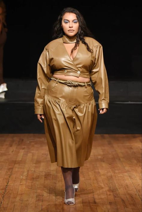 Plus Size Haute Couture, Plus Size Runway, Winter 2022 Fashion Trends, Fall 2022 Trends, Winter 2022 Fashion, Year Of Rest And Relaxation, Alex Newell, Model Catwalk, Fashion Journalism