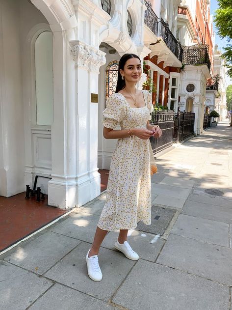 Summer Style // Summer outfit idea. Dress 2020 Summer, Monthly Recap, Soft Feminine Outfits, Sundress Outfit, Stile Hijab, Look Retro, Summer Dress Outfits, Stylish Outfit, Modest Fashion Outfits