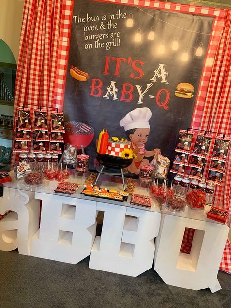 Baby Q Centerpieces, Bbq Theme Cake, Summer Time Baby Shower Ideas, Baby B Q Shower Bbq Party, Bbq Baby Shower Cake, Babyque Shower Ideas Decorations, Bbq Themed Baby Shower Ideas, Baby Q Baby Shower Ideas, Babyq Decorations