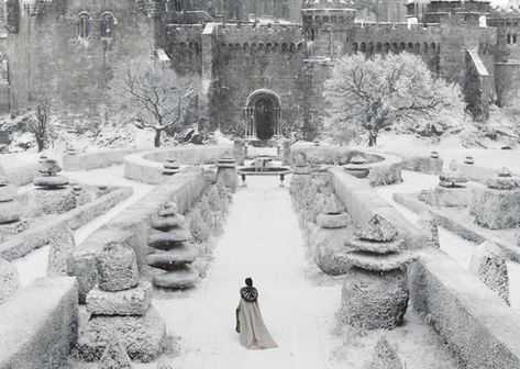 I CAN'T stand snow but I had to display it <3 Medieval Look... Snow White Huntsman, Olivier Mira Armstrong, Colleen Atwood, Margaery Tyrell, Cersei Lannister, Royal Garden, Hakone, Arya Stark, Fantasy Aesthetic