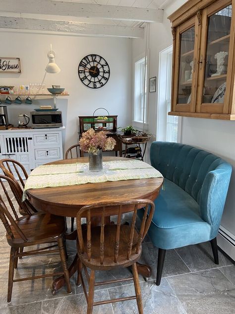 Farmhouse Dining Room Design Photo by Wayfair Farmhouse Dining Room Design, Banquette Design, Round Wood Dining Table, Jennifer Taylor, Kitchen Dinning, Farmhouse Dining Room, Design Photo, Farmhouse Dining, Settee