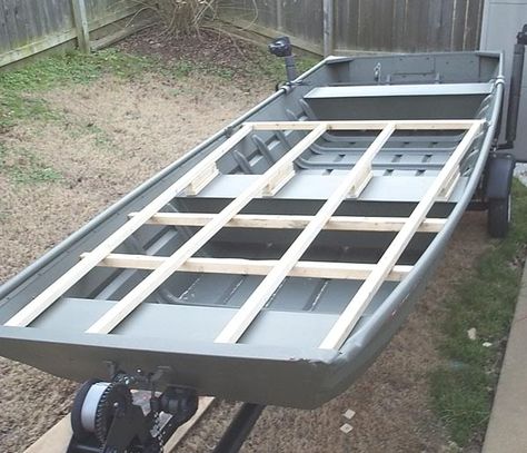 Bowfishing Boat, Flat Bottom Jon Boat, Bass Boat Ideas, Jon Boat Fishing, Jon Boat Project, Boat Conversion, Boat Modifications, Jon Boat Modifications, Boat Blinds