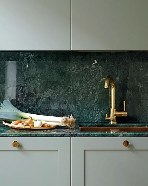 30 Green Kitchen Wall Ideas We Can't Get Over Green Kitchen Wall Ideas, Green Kitchen Countertops, Green Granite Kitchen, Green Kitchen Aesthetic, Kitchen Countertop Colors, Green Granite Countertops, Kitchen Wall Ideas, Materials Architecture, Green Countertops