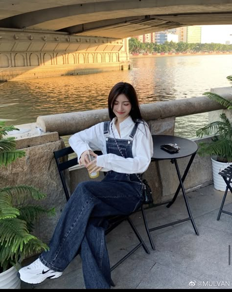 Korean Overalls Outfit, Dungarees Outfit Aesthetic, Overalls Outfit Aesthetic, Singapore Outfit, Conservative Outfits, Blazer Outfits Casual, Overall Outfit, Clothes Korean Style, Korean Casual Outfits