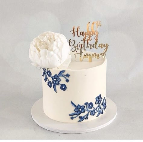 Blue Floral Cake, Lotus Biscoff Cake, 30th Birthday Cake For Women, Birthday Cake For Women Elegant, Round Birthday Cakes, Biscoff Cake, Blue Birthday Cakes, White Birthday Cakes, Cake Decorating Icing