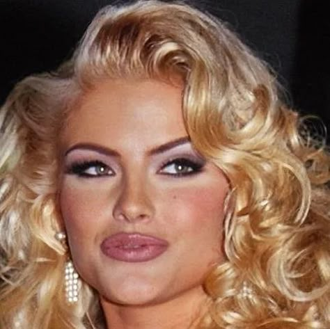 90s Makeup Look, Bombshell Makeup, Angel Makeup, Nicole Smith, 90s Makeup, Anna Nicole Smith, Anna Nicole, Mob Wife, Blonde Bombshell