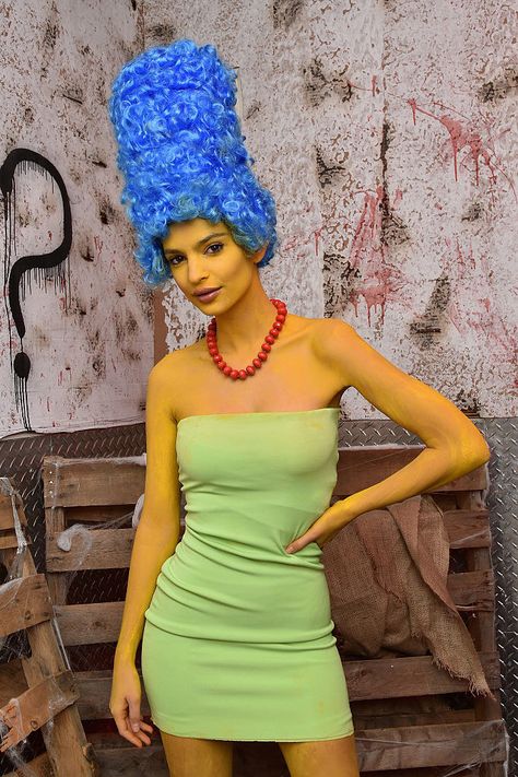 38 Amazing Celeb Halloween Costumes For Everyone Who Still Needs An Idea Costume Halloween Famille, Marge Simpson Costume, Simpsons Costumes, Jessica Rabbit Costume, Original Halloween Costumes, Simpsons Halloween, Top Halloween Costumes, Celebrity Costumes, Best Celebrity Halloween Costumes