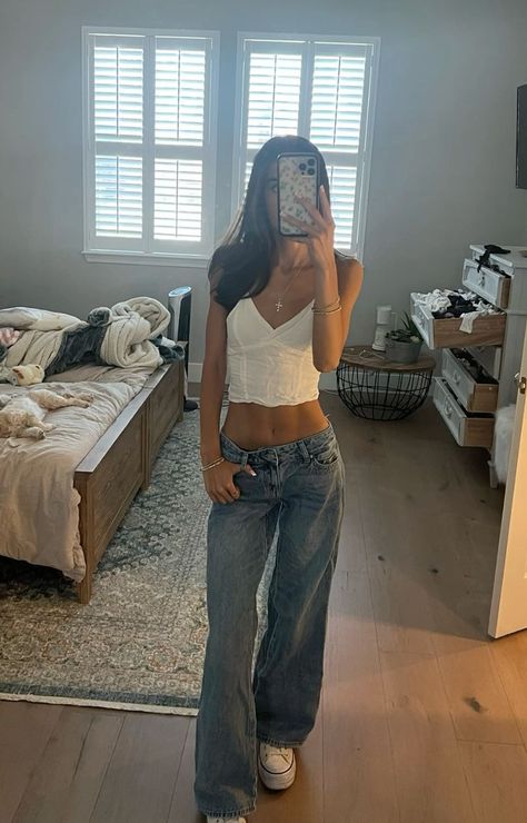 Mirror Pic Girly, Casual Happy Hour Outfit Summer, That Girl Outfits Aesthetic, Stockholm Outfits Summer, What To Wear To Boyfriends House Outfit, Freshman High School Outfits Aesthetic, That Girl Fits, That Girl Clothes, Mall Outfit Ideas Summer