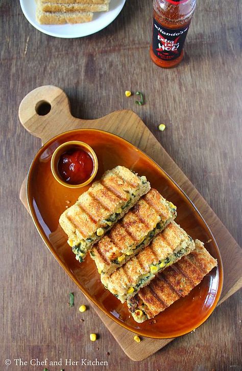 grilled spinach and corn sandwich Grilled Spinach, Vegetable Sandwich Recipes, Spinach Sandwich, Food Blog Photography, Sandwich Recipes Indian, Vegetable Sandwich, Baked Plantains, Vegetarian Sandwich Recipes, Veg Sandwich