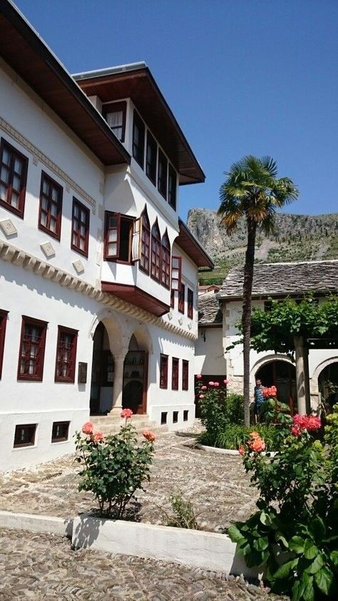 Bosnian Architecture, Bosnian House, Balkan Architecture, Ottoman Architecture, Turkish Architecture, Mostar Bosnia, Travelling Ideas, Bosnia Herzegovina, Arch House