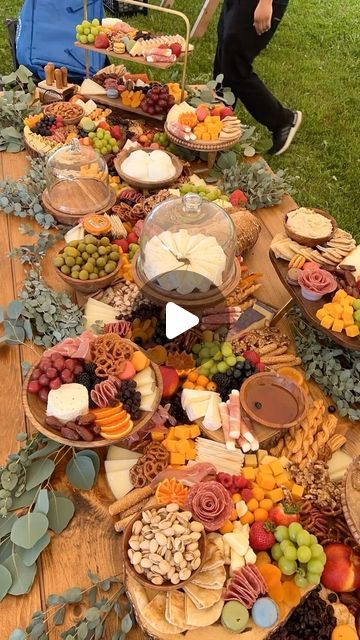 31K likes, 303 comments - thecharcuteriemama a May 28, 2022: "Build a wedding grazing table with me!🙃 Book with us for your next event!😉 #thecharcuteriemama Follow us for more styling time-lapse, tips & tricks!". Cheap Grazing Table Ideas, Wedding Grazing Table, Grazing Table Ideas, Charcuterie Table, Grazing Board, Grazing Table, Grazing Tables, Charcuterie Boards, Time Lapse