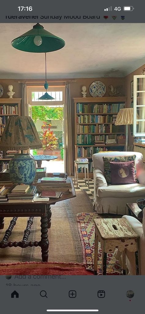 English Country House Style, Maximalist Interior, Interior Vintage, Maximalist Decor, Cottage Interiors, Vintage Living Room, Plywood Furniture, Vintage Interior, Country Style Homes