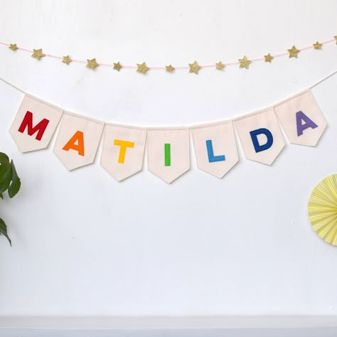 Bunting With Letters, Name Bunting Diy, Bunting Ideas, Felt Bunting, Burlap Bunting, Hanging Flags, Name Bunting, Baby Shower Bunting, Felt Wall Hanging